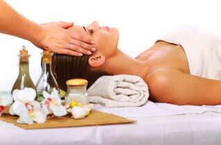 masaxe con aceites para o rexuvenecemento da pel